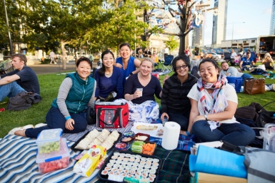 Bữa tiệc dã ngoại chào đón Ngày hội của những người hàng xóm