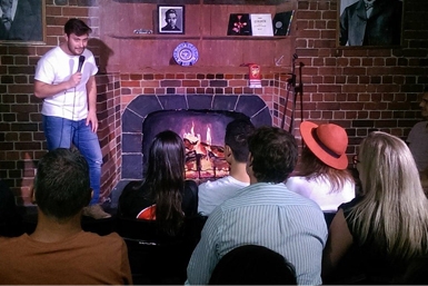 Xem diễn hài MIỄN PHÍ tại quán bar Highlander