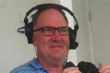 Sự kiện ra mắt hồi kí Around the Grounds của tác giả Peter Newlinds