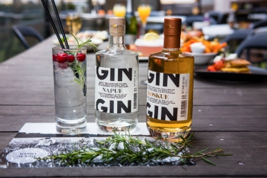 Lên rooftop tận hưởng khoảnh khắc hoàng hôn lãng mạn bên ly rượu gin tại khách sạn Aldephin