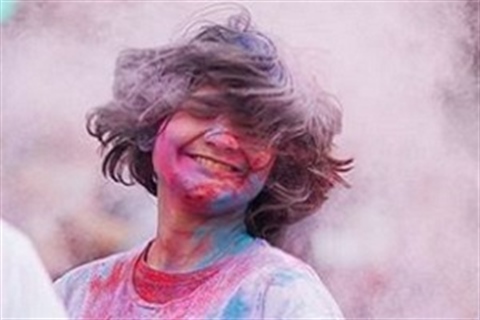 Tham dự Lễ hội màu sắc vùng West Footscray