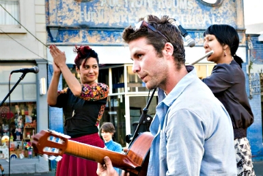 Lễ hội Northside Summer Festival tôn vinh khu vực phía Bắc và Tây Melbourne với hàng loạt chương trình đặc sắc