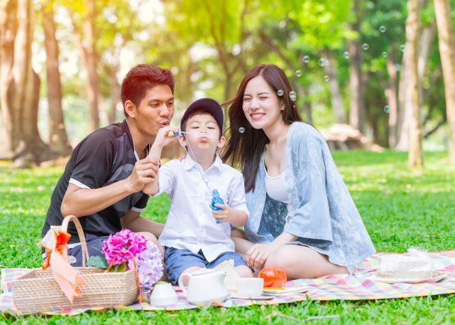 Picnic dã ngoại cùng gia đình kết thúc kỳ nghỉ lễ cho các em học sinh